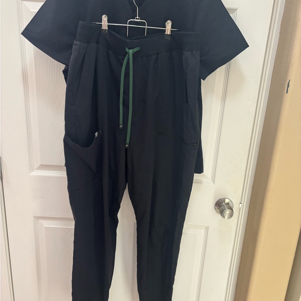 Fabletics scrubs XL Top, XXL Bottom